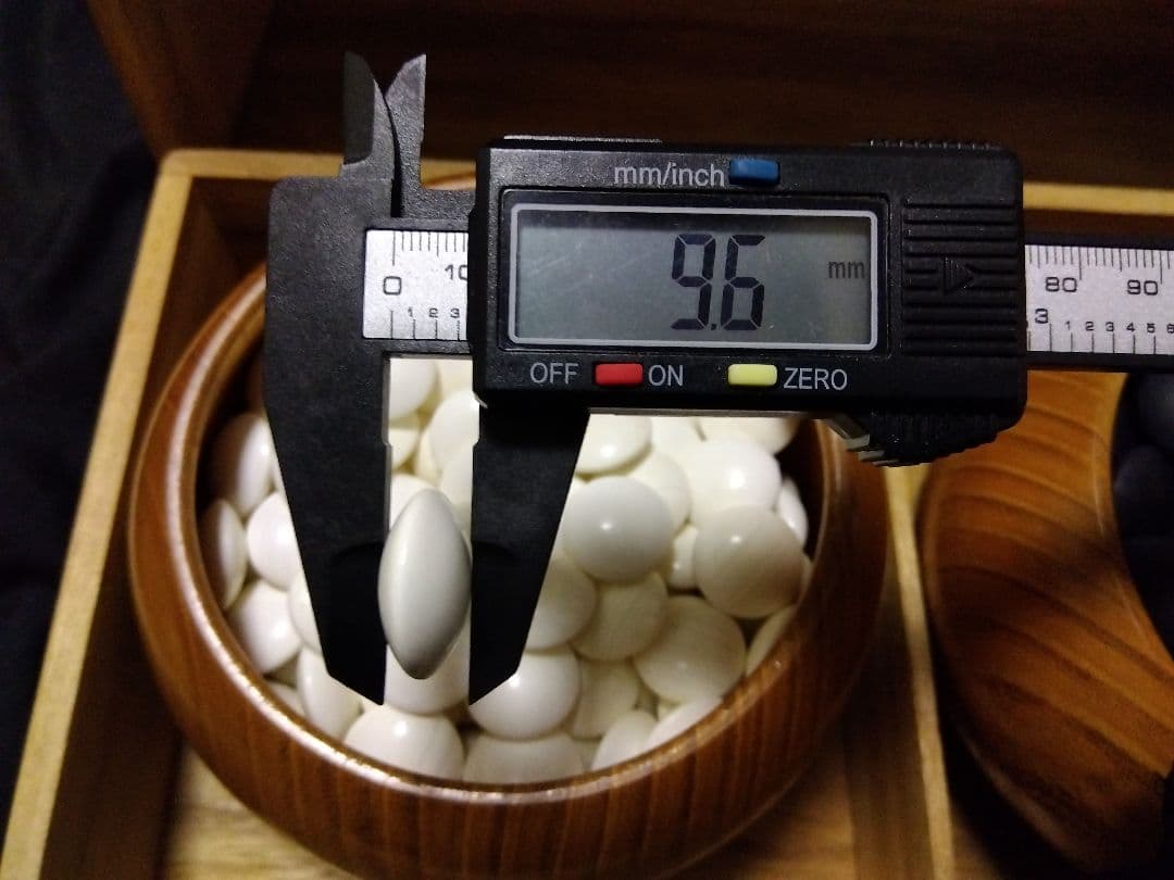 日向特製蛤碁石　実用　34号程度　特大欅碁笥　那智黒石　桐箱付き