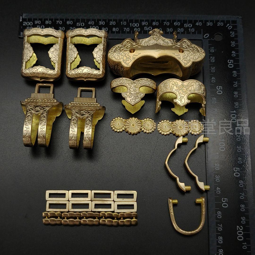 年末セール衛府の太刀金具　菊紋の図　切羽目釘鐺太刀拵鞘金具　金工品銅製　レア金具