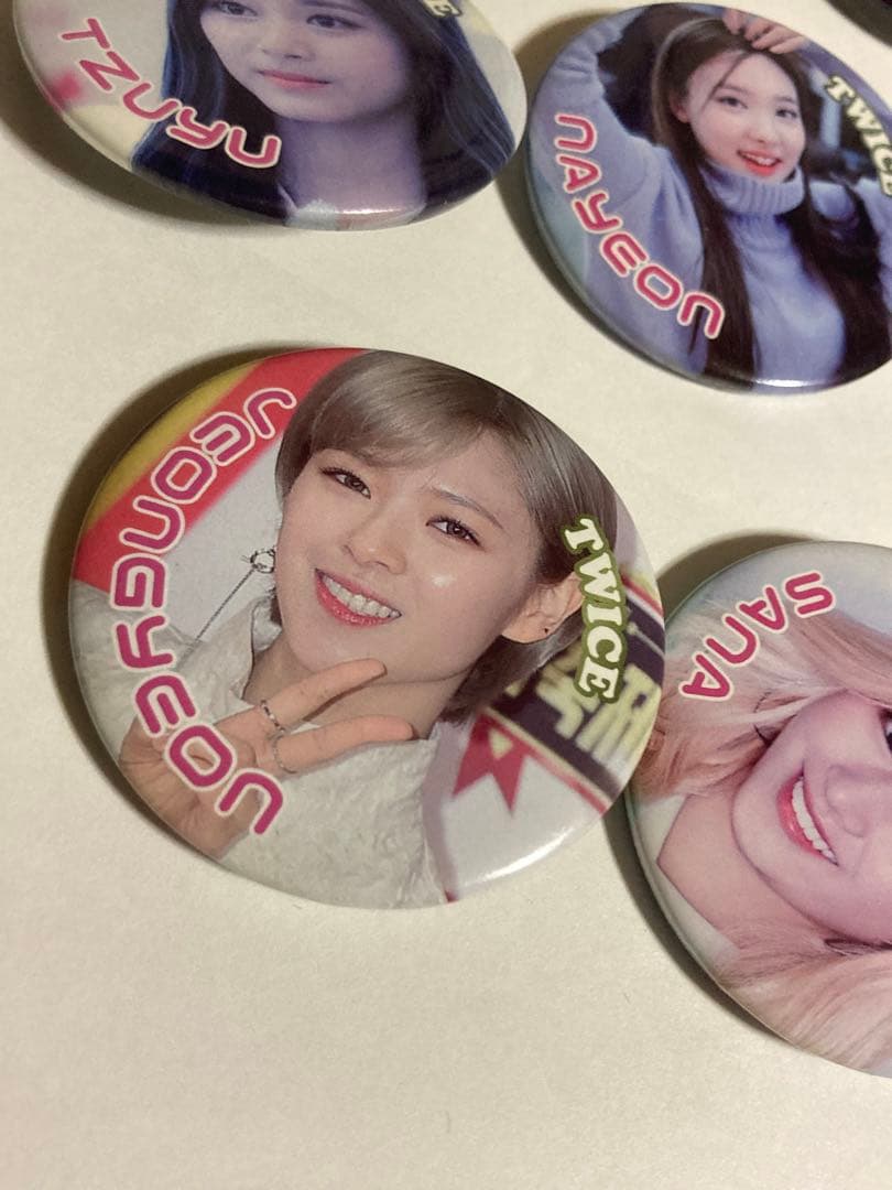 TWICE 缶バッチ　キーホルダー　韓国購入　ハングル文字表記