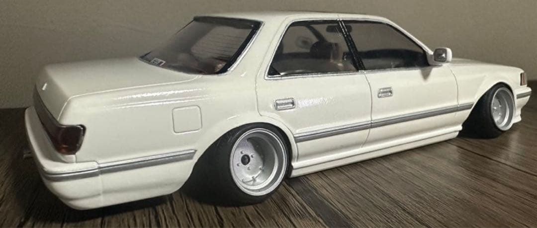 81クレスタ　プラモデル　完成品　1/24
