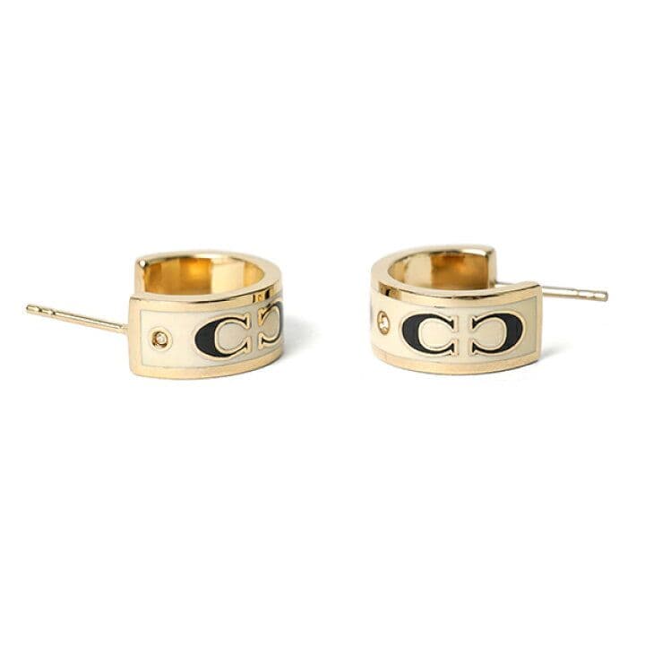 ✨新品 大特価✨コーチ シグネチャー エナメル ピアス ホワイトxゴールド