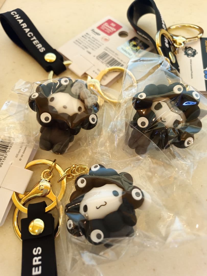サンリオ黒ミャクミャクなりきり立体キーホルダークロミシナモンロールキティ 3点