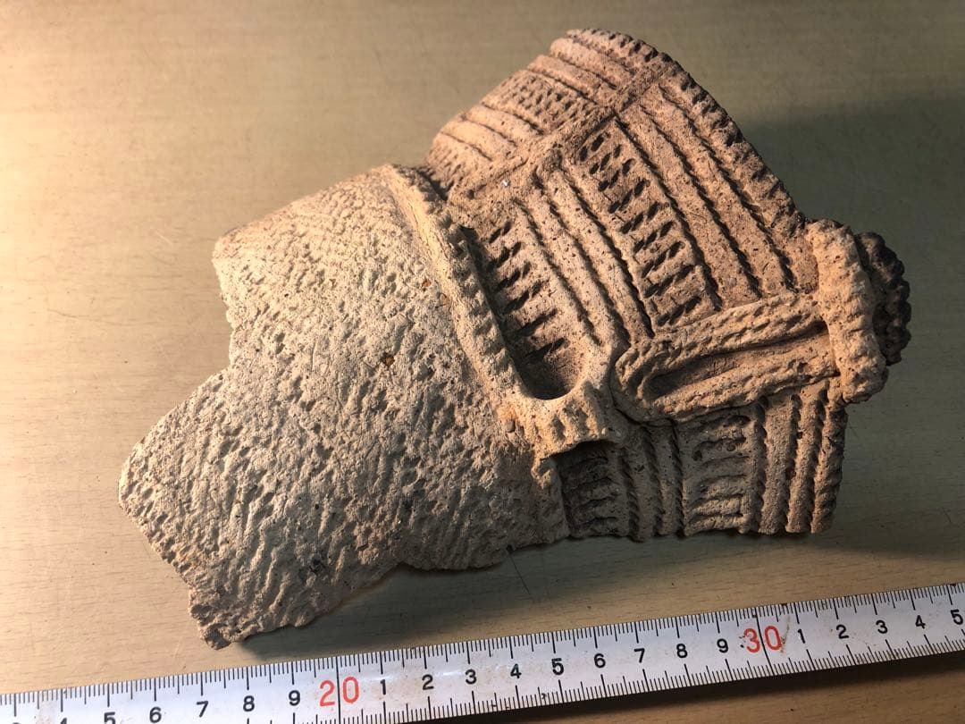 「縄文土器の欠片 No.526」です。