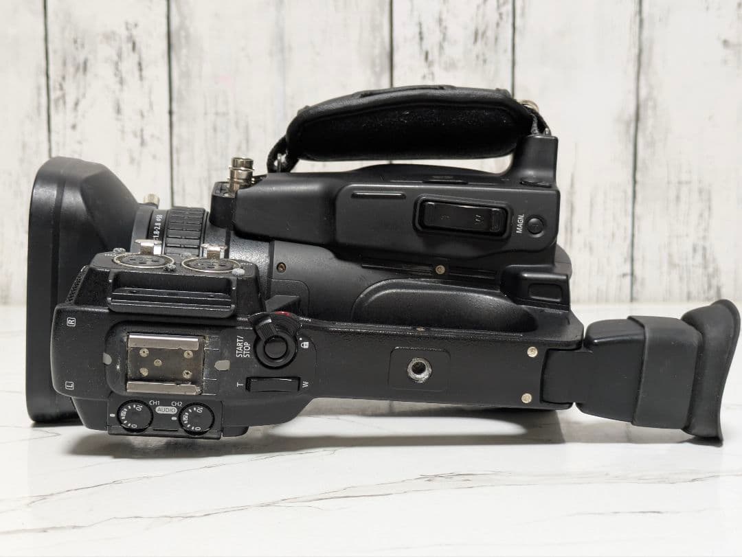 Canon　XF105