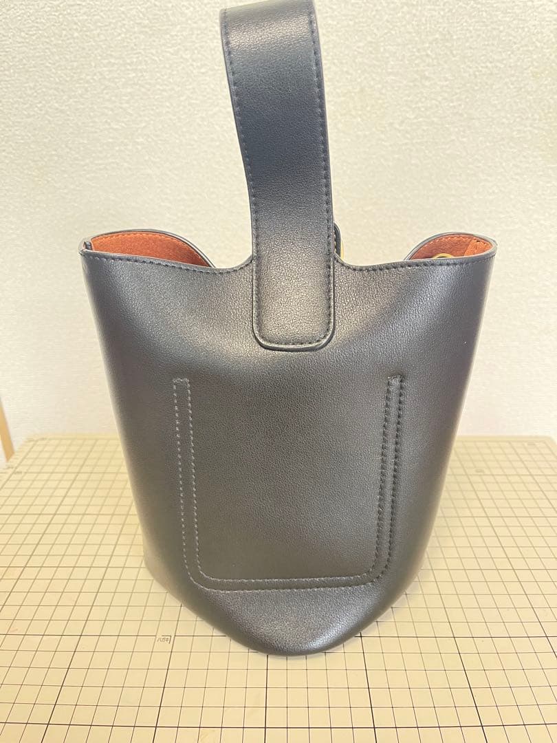 レザー バケツ型 ショルダーバッグ 黒 バケツバッグ ペブル ハンドバッグ
