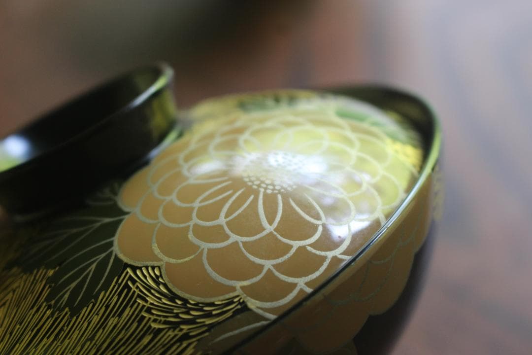 デッドストック！上質黒漆に極上菊詰沈金蒔絵のお椀2点（検輪島塗蒔絵椀雑煮椀