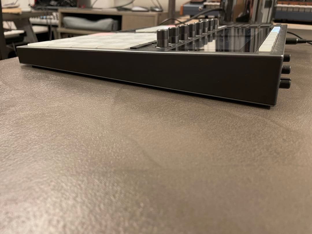 DTM・DAW NATIVE INSTRUMENTS MASCHINE +