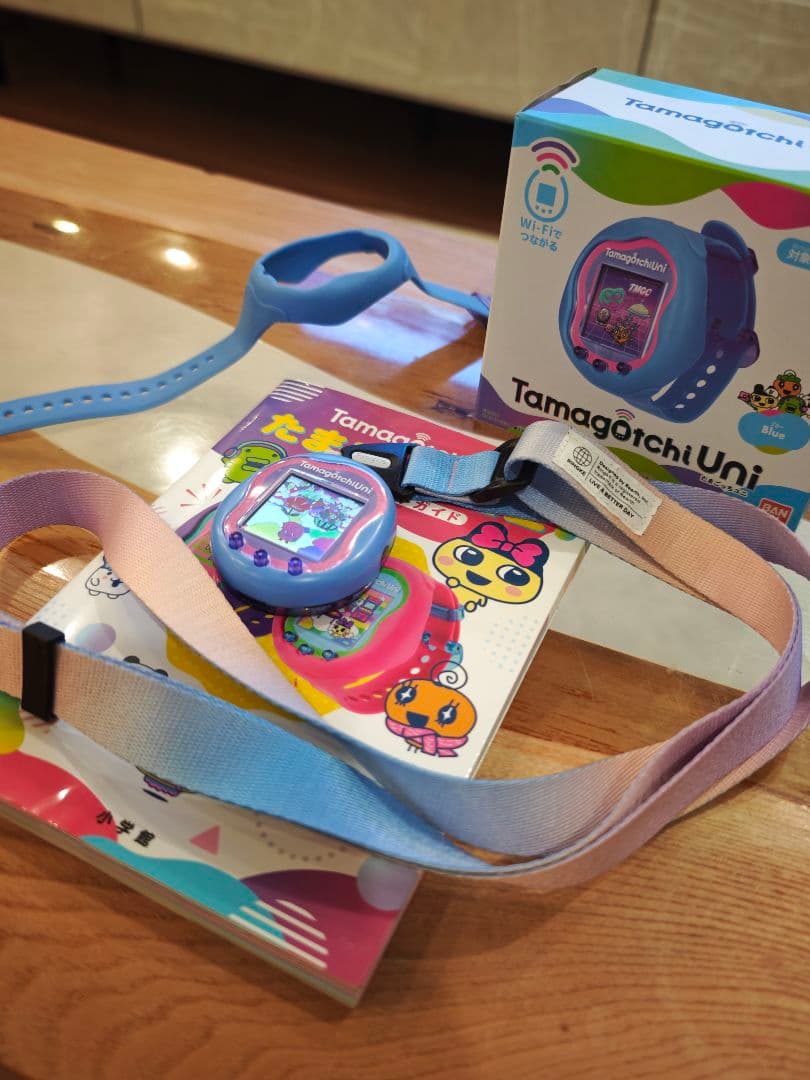 Tamagotchi Uni 本体ブルー+パーフェクトガイド+ストラップ