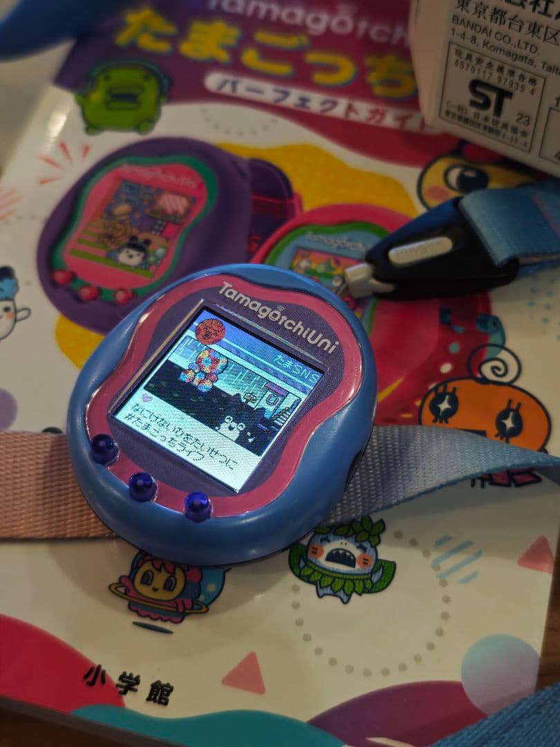Tamagotchi Uni 本体ブルー+パーフェクトガイド+ストラップ