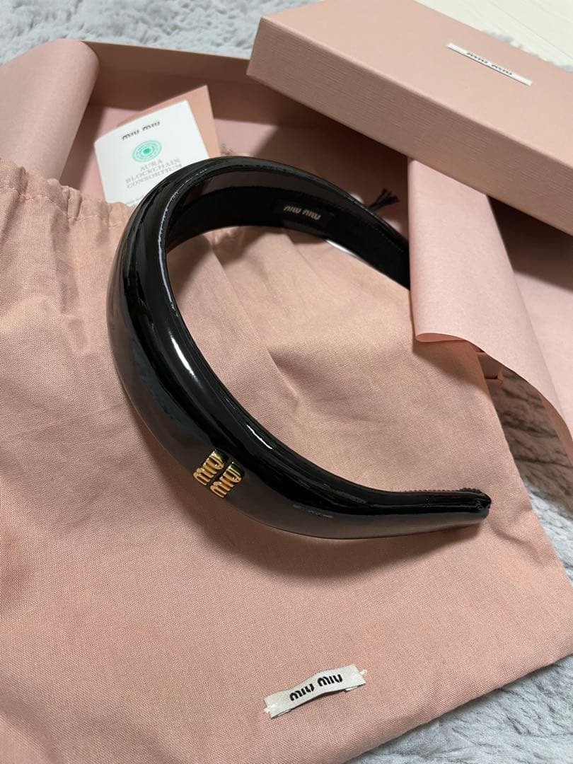 miumiu ミュウミュウ　レザーカチューシャ（黒）数回使用