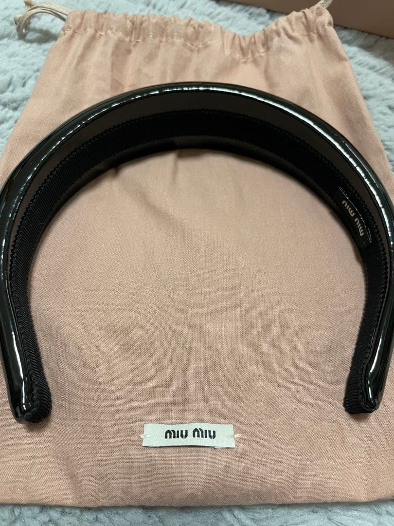 miumiu ミュウミュウ　レザーカチューシャ（黒）数回使用