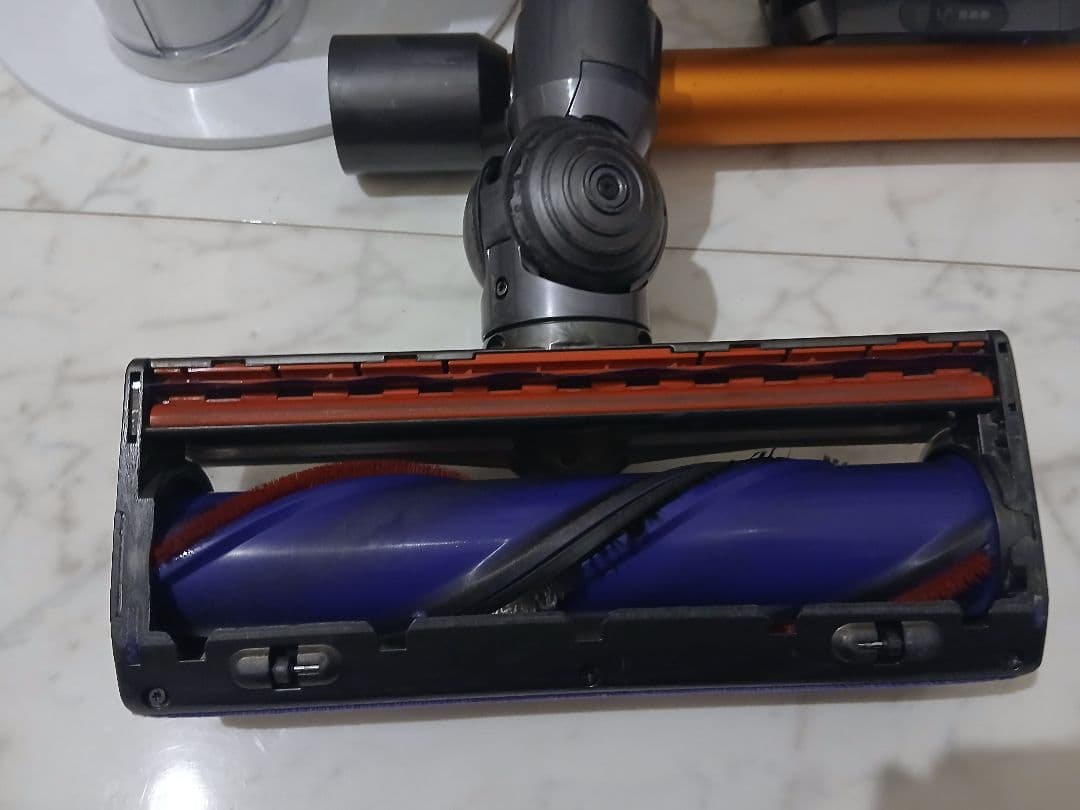 ダイソンSV12 コードレスクリーナー スタンド付き