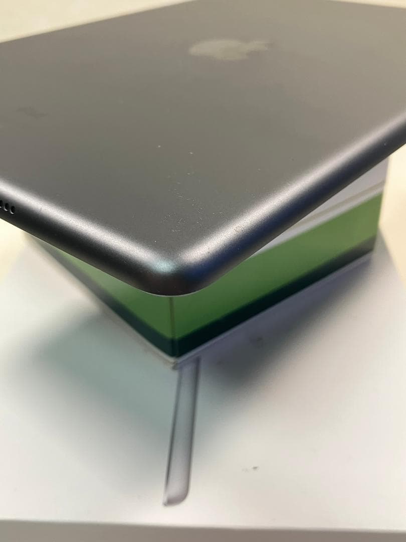 iPad 第8世代　32GB グレー　Wi-Fiモデル　カバーガラス付