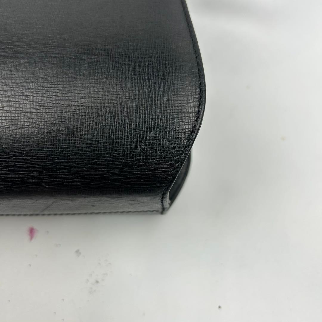 【美品】フェラガモ　ショルダーバッグ　レザー　フラップ　ターンロック　金具　黒