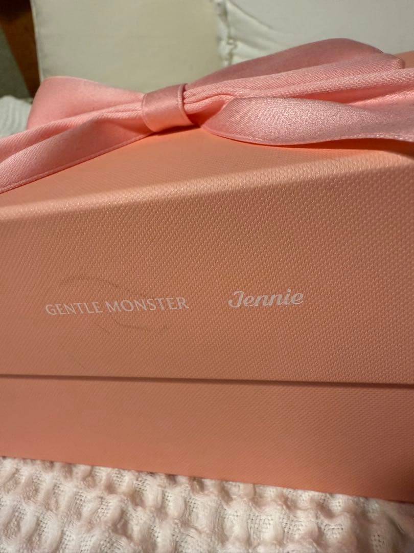 GENTLE MONSTER Jennieコラボ サングラスリボンチャーム付き