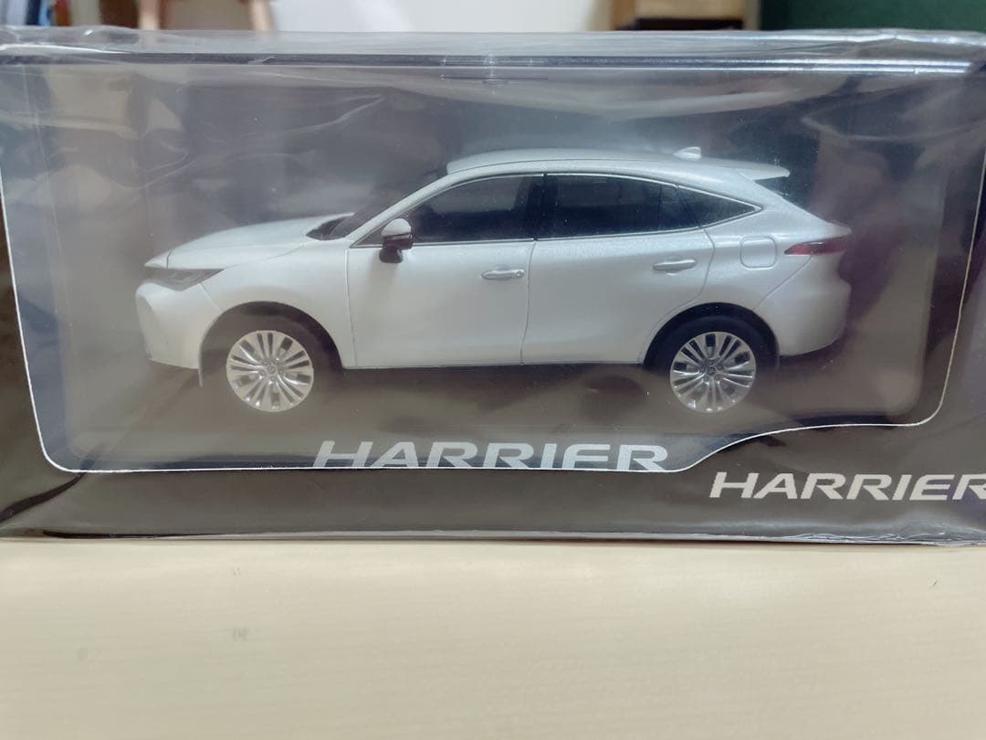 HARRIER ホワイトパールクリスタルシャインミニカー 1/30