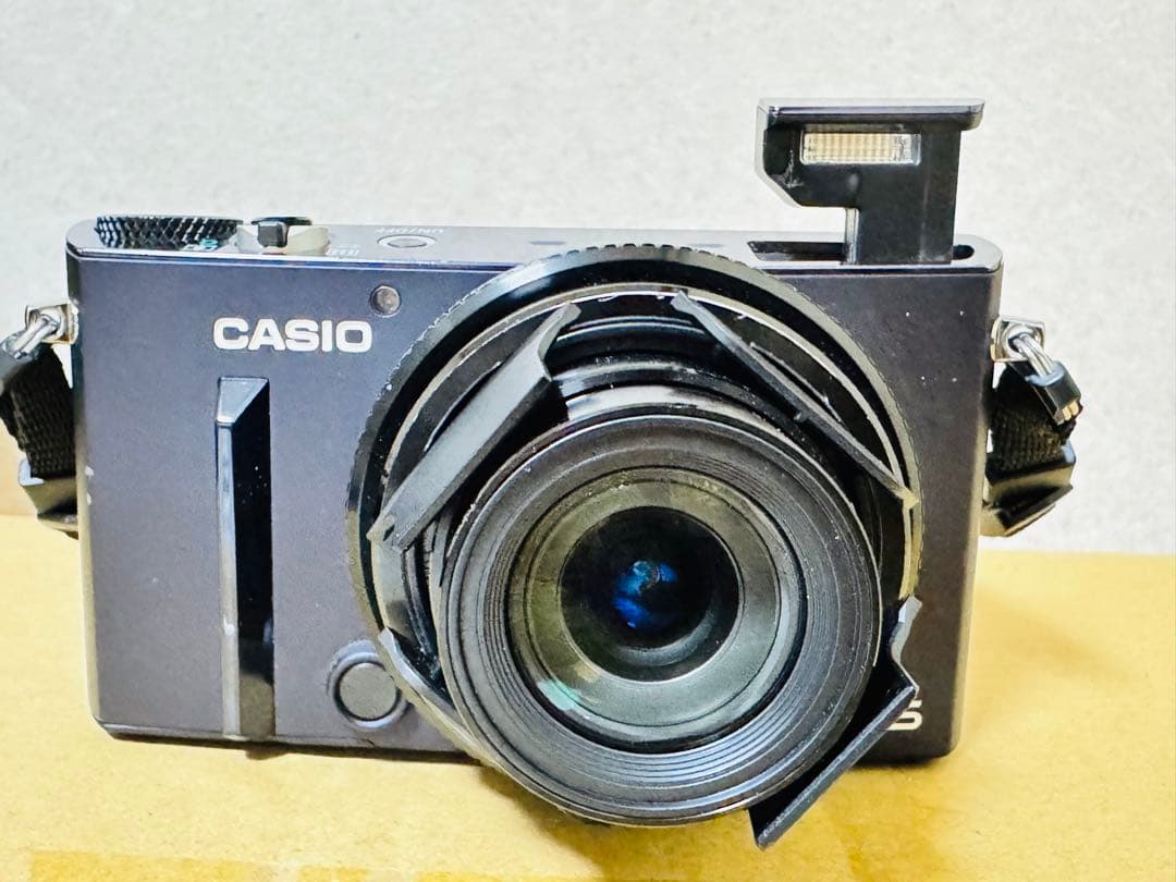 CASIO EX-10デジタルカメラ