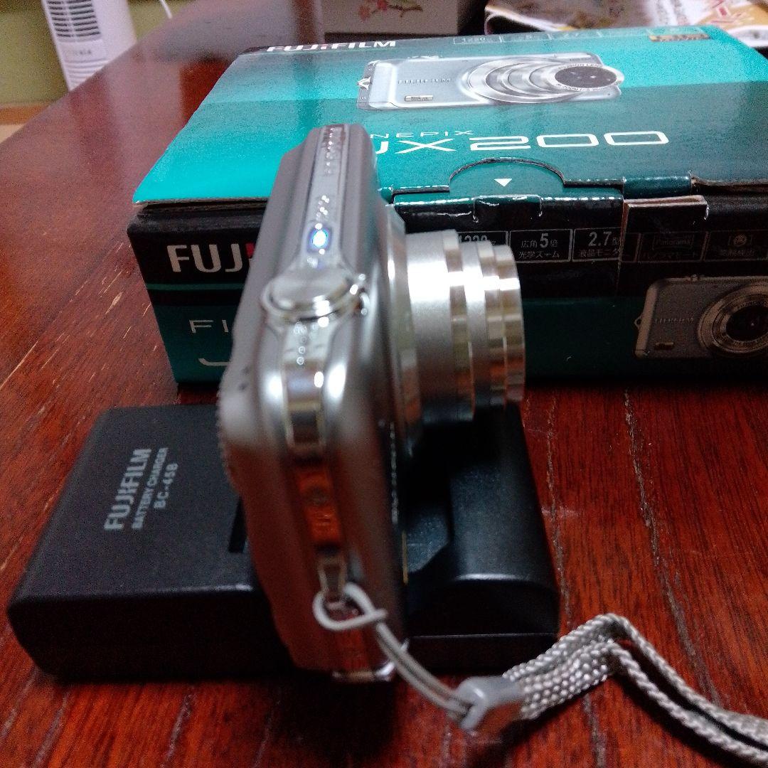 FUJIFILM FINEPIX JX200 本体と付属品