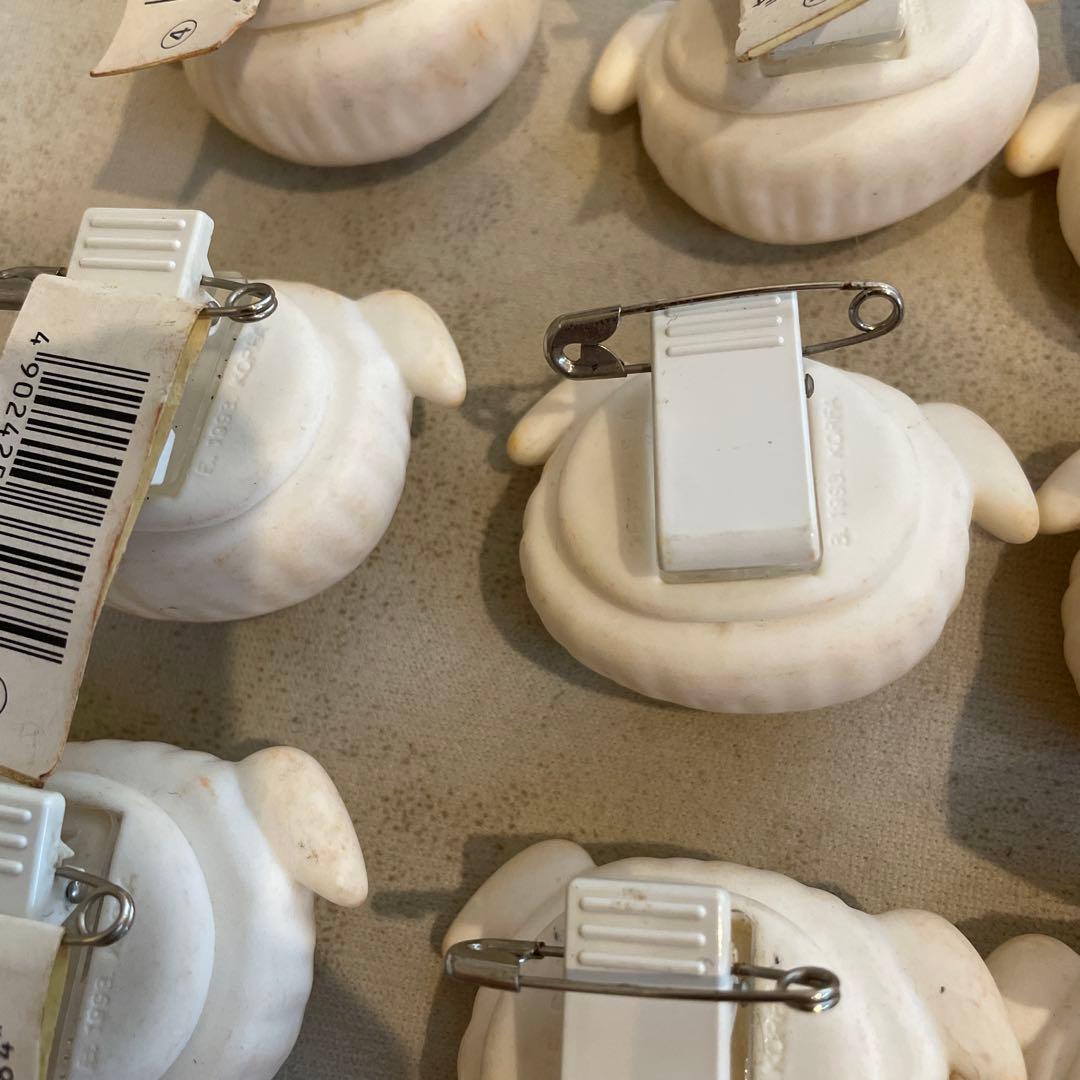 レア品　クレヨンしんちゃん　野原シロ　フィギュア　ピンバッジ