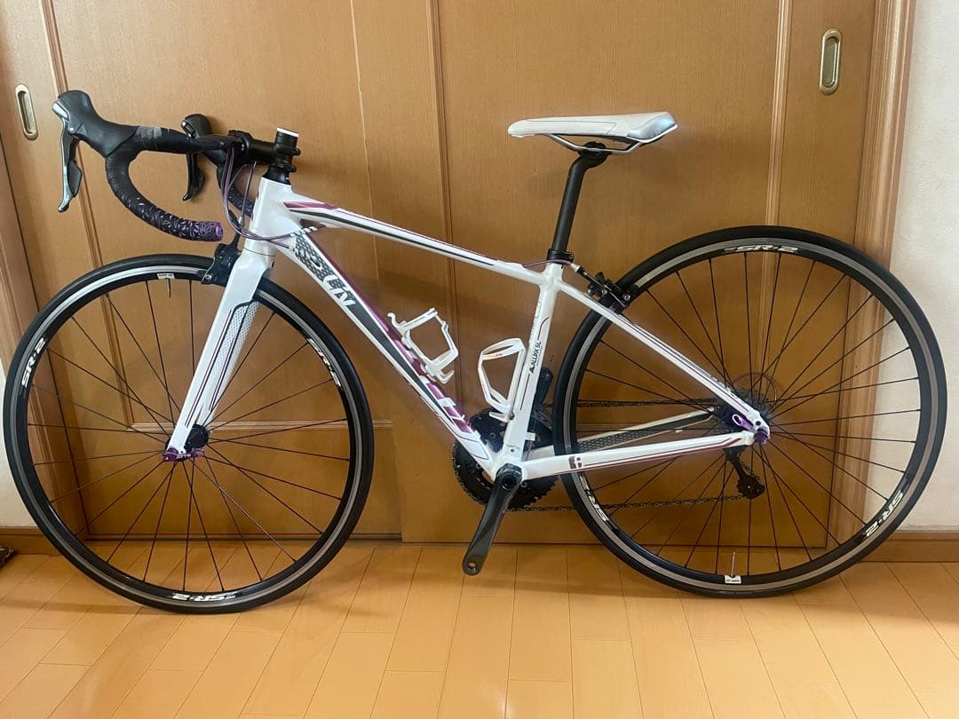 ［お引き取り限定］ジャイアントLiv AVAIL2 2016