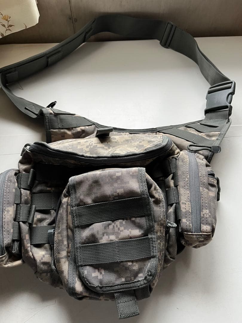 迷彩ショルダーバッグ