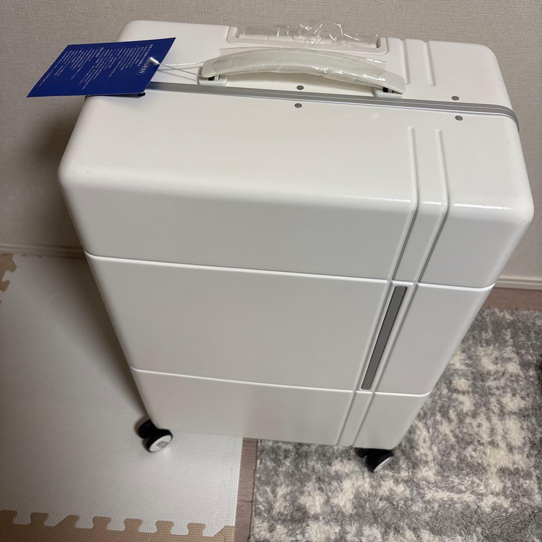 ホワイト中型キャリーケース 90L Lサイズ