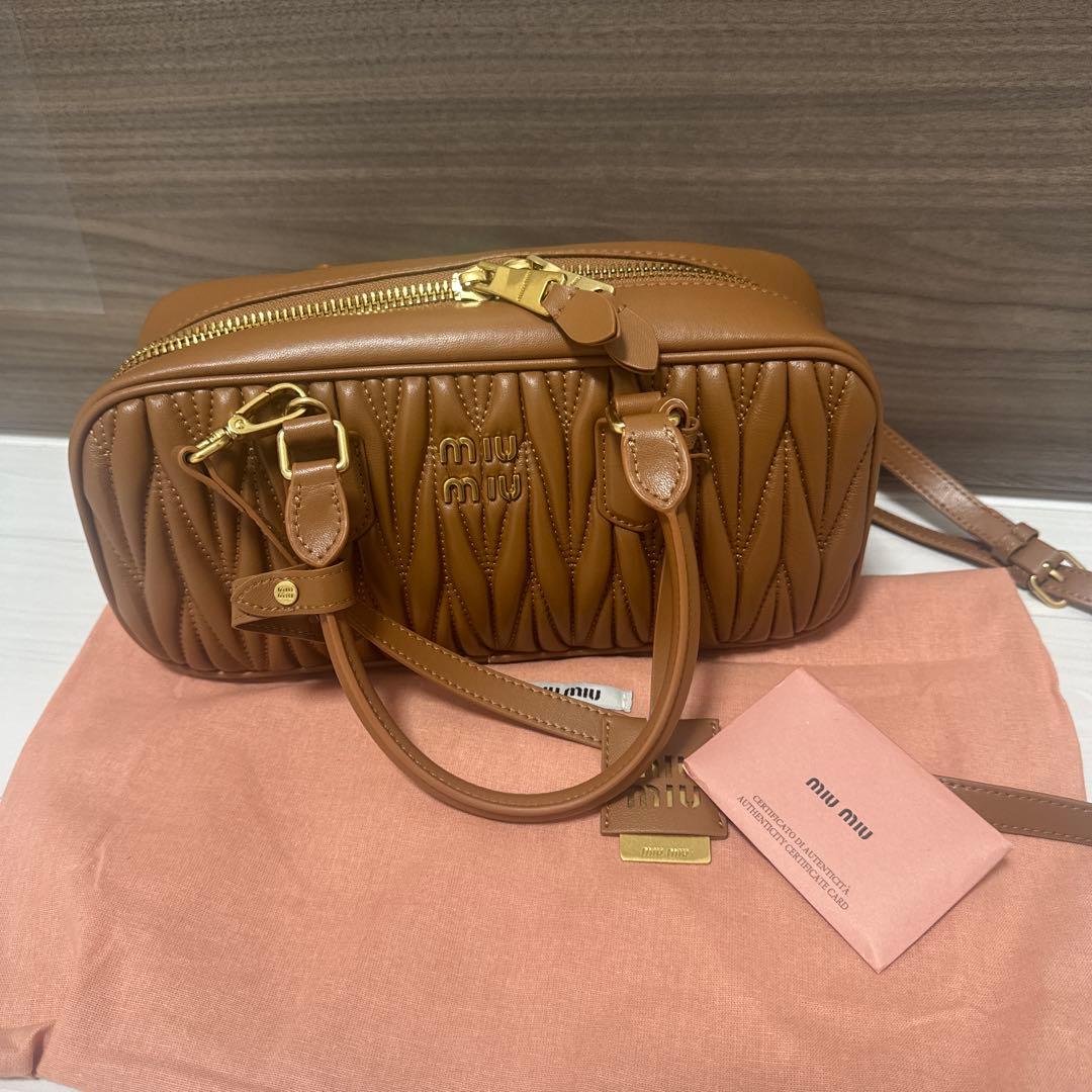 miu miu ブラウン キルティングショルダーバッグ