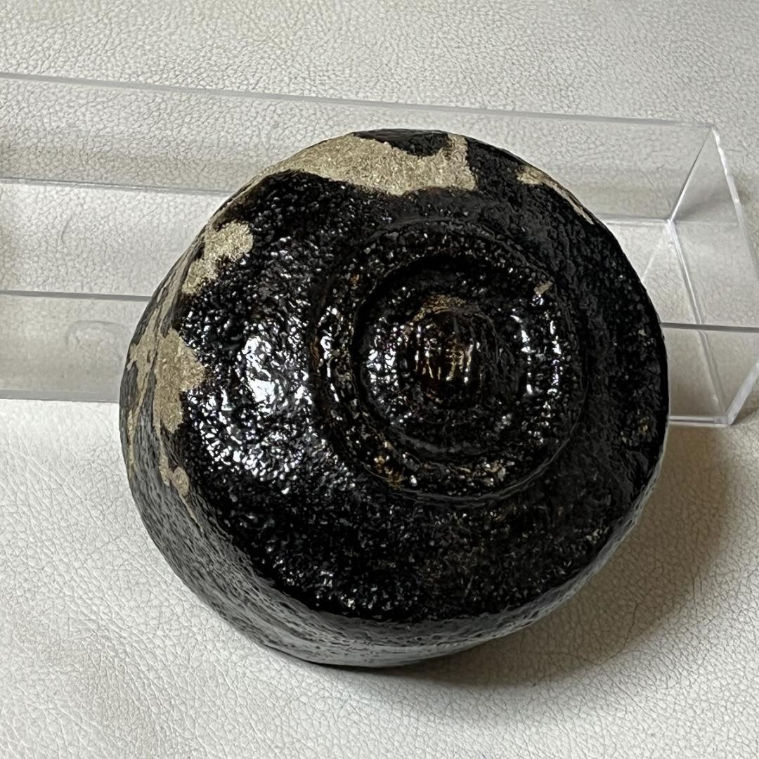 八事窯 中村道年 黒楽 梅 茶碗 共箱 梅絵 抹茶碗 茶道具 【k3443】