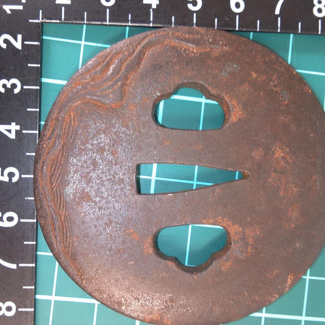 小物１ 波と風の模様の金属製鍔