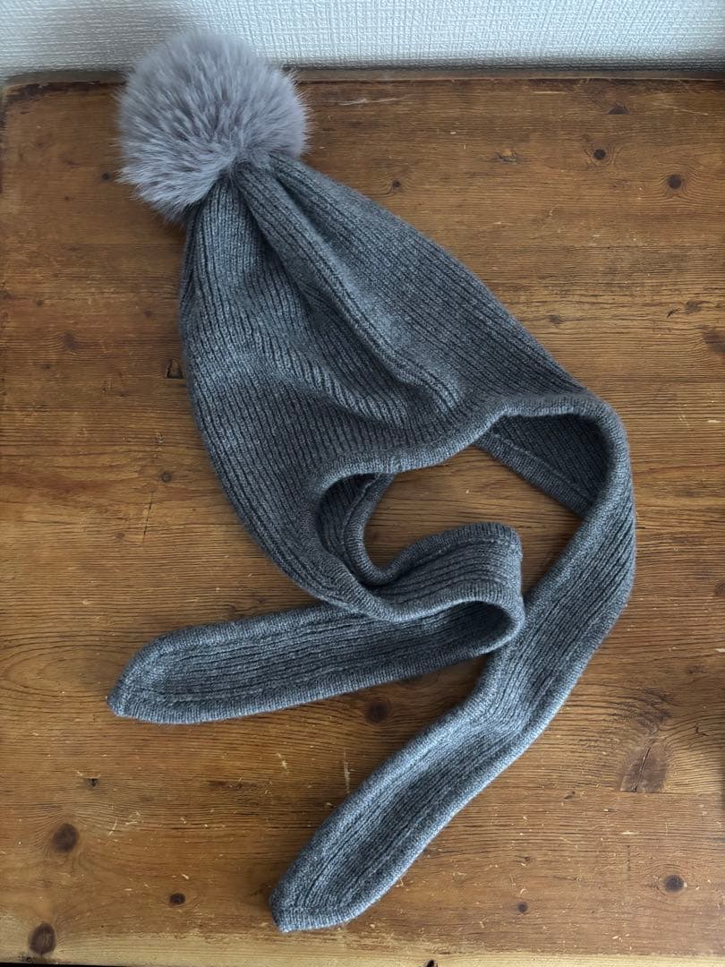 CELINE ポンポン付ニット帽