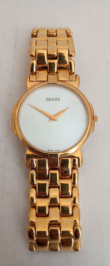 E*y様 GUCCI ゴールド アナログ腕時計