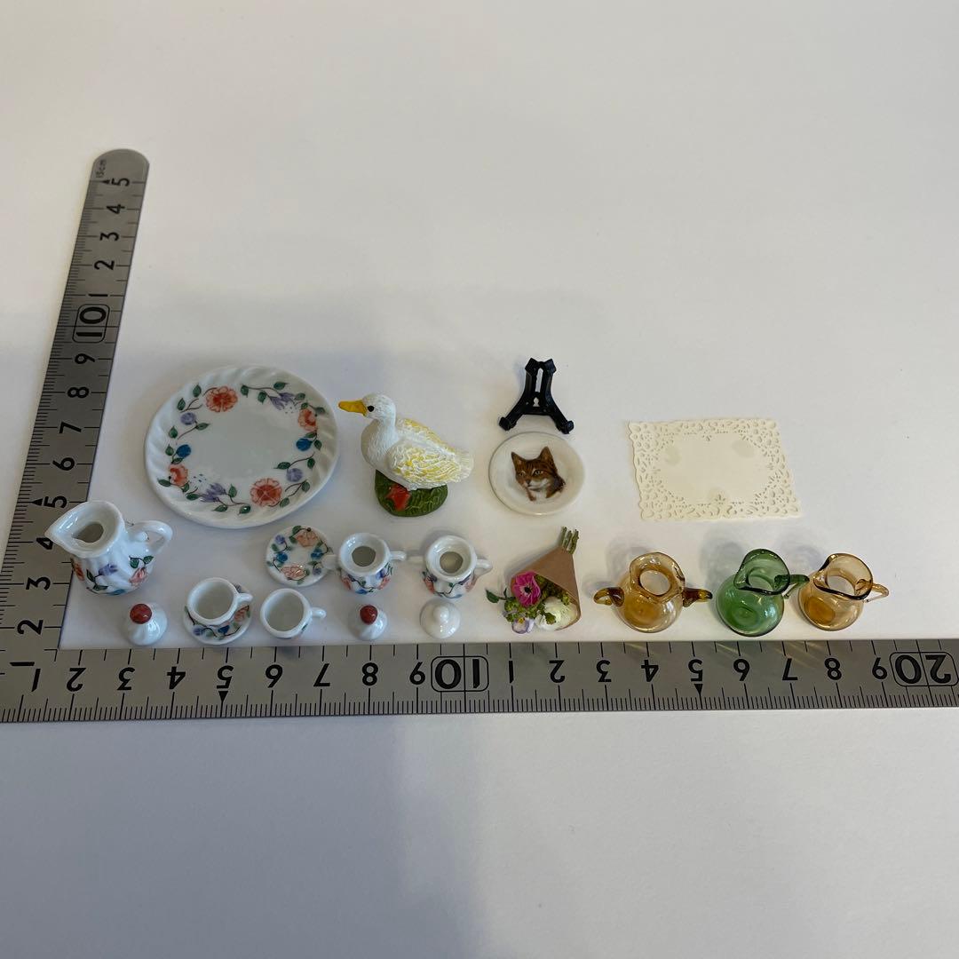 1/12ドールハウス ミニチュア●雑貨屋 アンティーク家具 リビングボード 食器