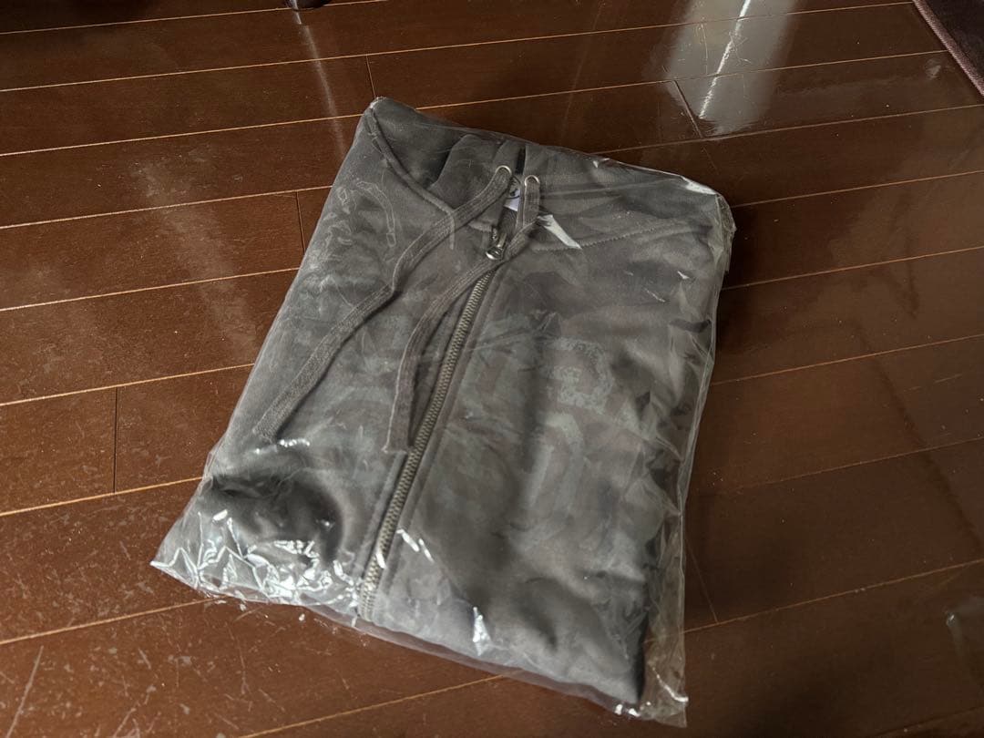 藤井流星プロデュース「Zipper Hoodie」