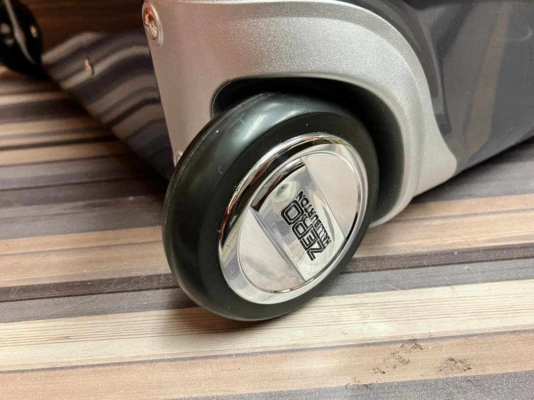 美品 ほぼ未使用 ゼロハリバートン 2輪 キャリーケース スーツケース　28L