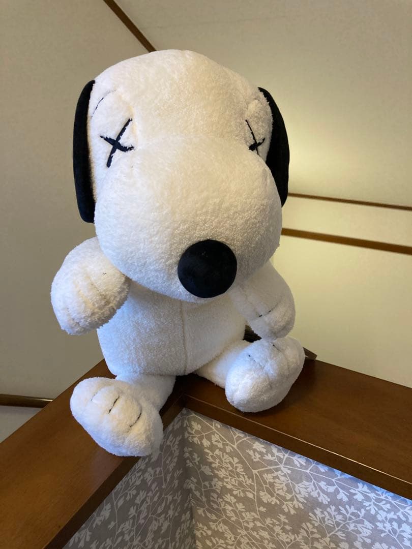KAWS-PEANUTS ユニクロ　スヌーピー ぬいぐるみ Mサイズ