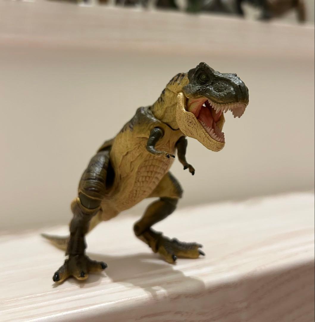 海洋堂　リボルテック　ティラノサウルス