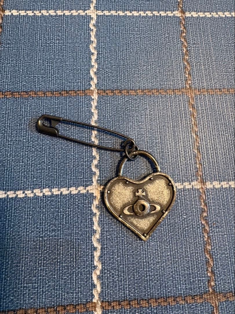 ノベルティ限定 Vivienne Westwood ハートパドロック ブローチ