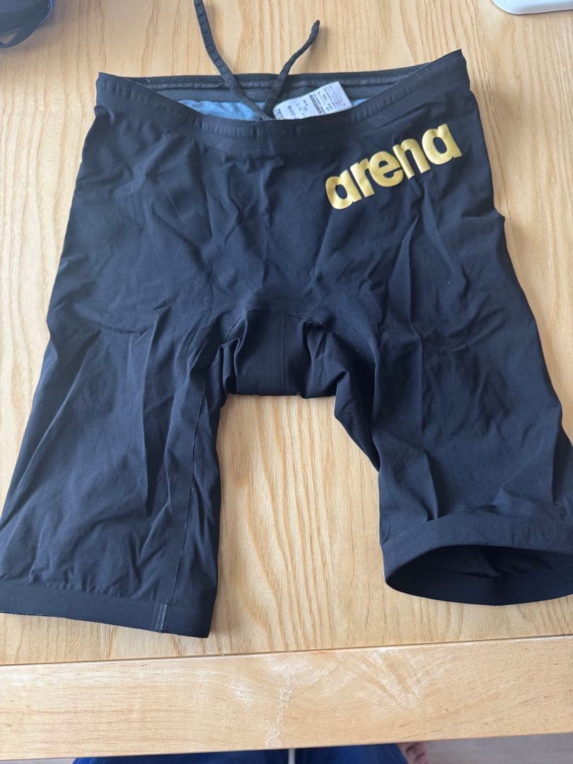 競泳用水着　arena カーボン