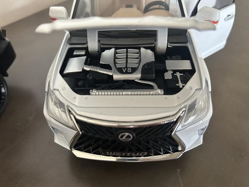 1/18ミニカー レクサス LX570 新品 2台【ホワイト＆ブラック】