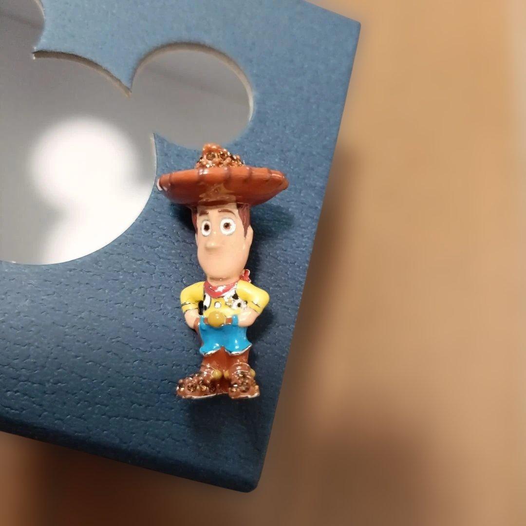 ディズニー スワロフスキー ® クリスタル　ウッディ ミニフィギュア