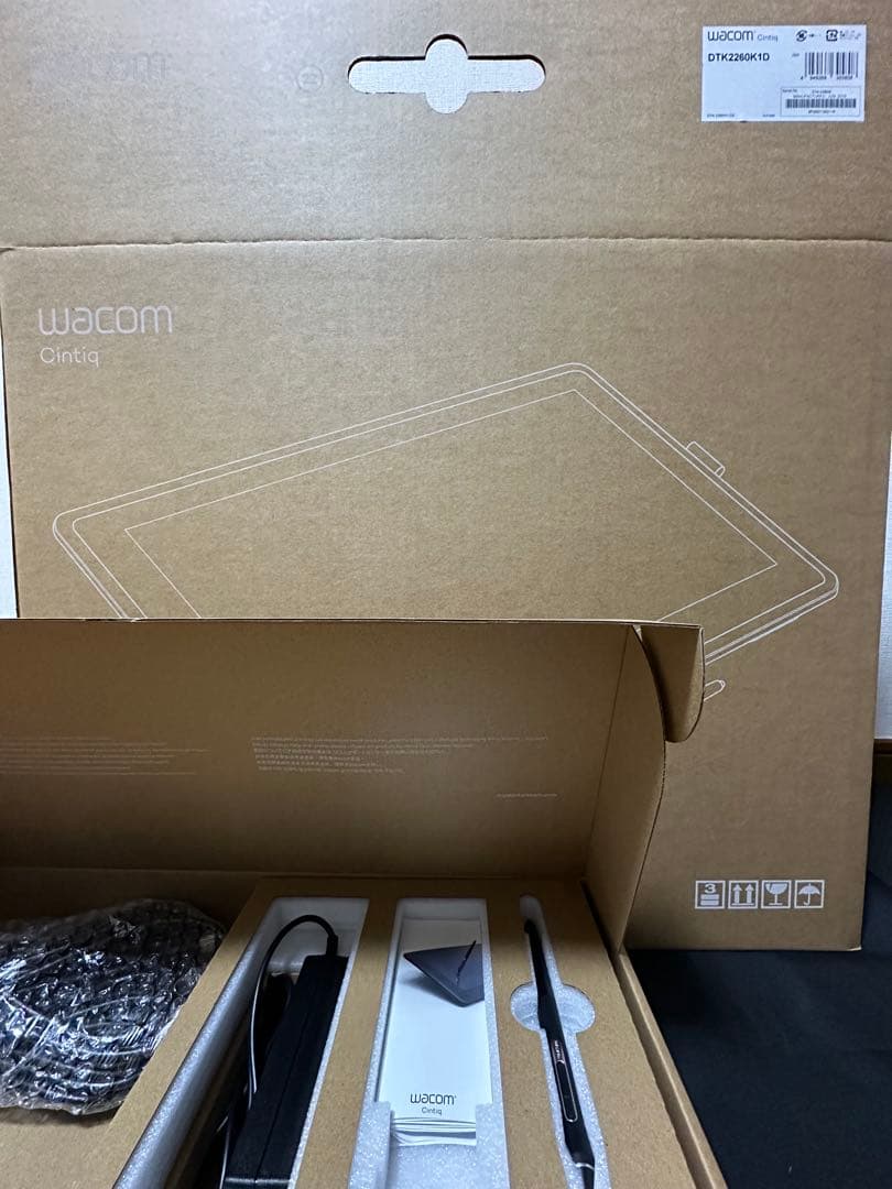 【美品・動作確認済】Wacom Cintiq 22 FHD箱付き1〜2日で発送！