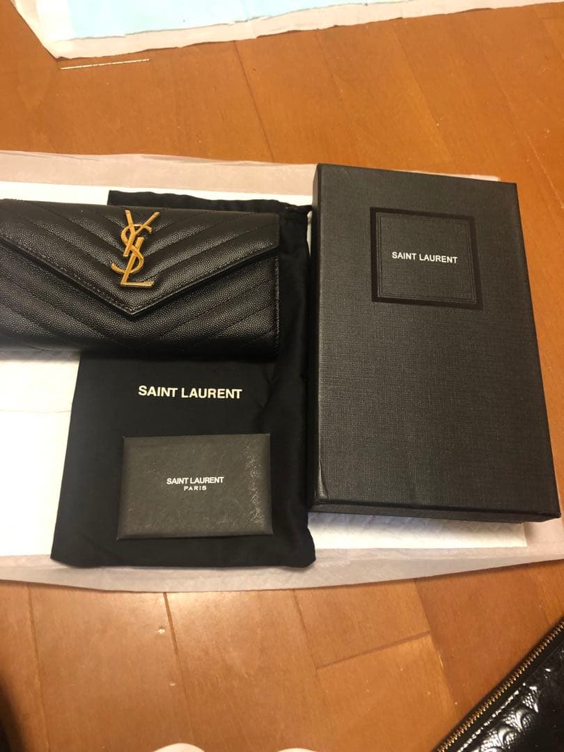 極美品未使用に近い　イブサンローラン 長財布