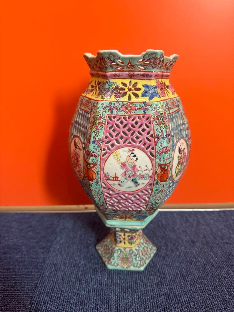 1755 中国骨董　乾隆年製銘　人物花柄文　置物　時代物