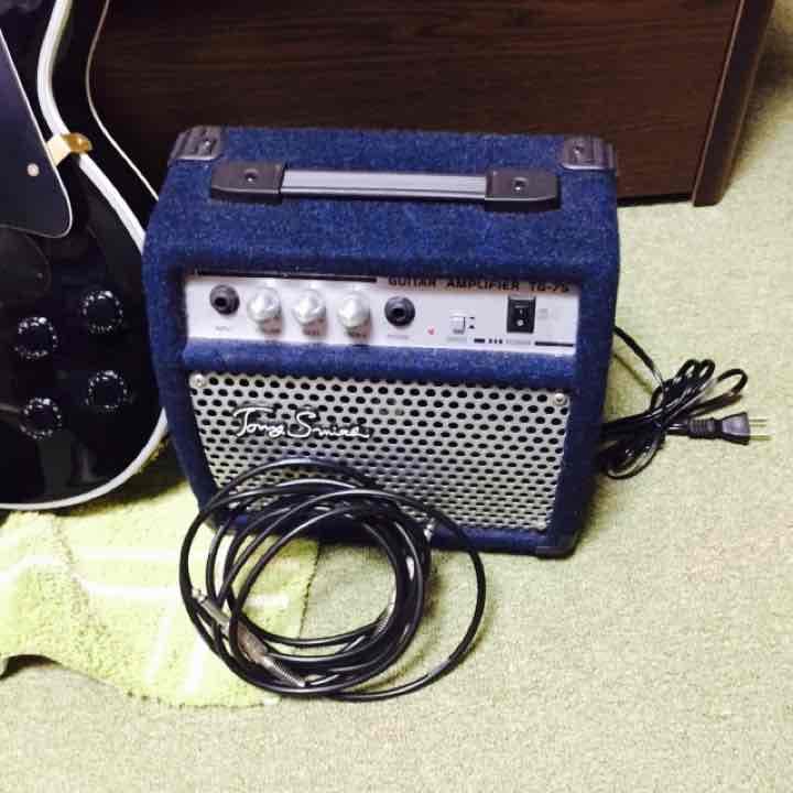 エレキギター（アンプ、シールド付き）