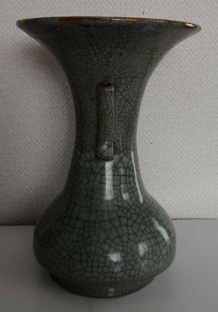 青磁　耳付花瓶