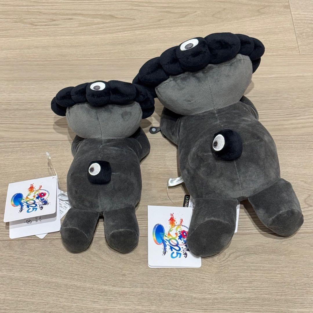 黒ミャクミャク 這い型 寝そべり　ぬいぐるみS、Ｍサイズ2点セット　おまけ付き