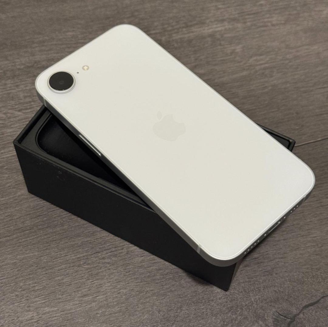 バッテリー100％【ほぼ未使用】iPhone 16e｜128GB｜SIMフリー