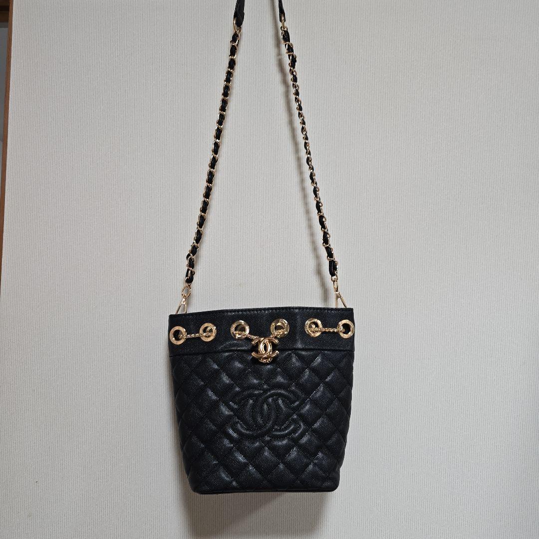 CHANEL ブラック キルティングショルダーバッグ