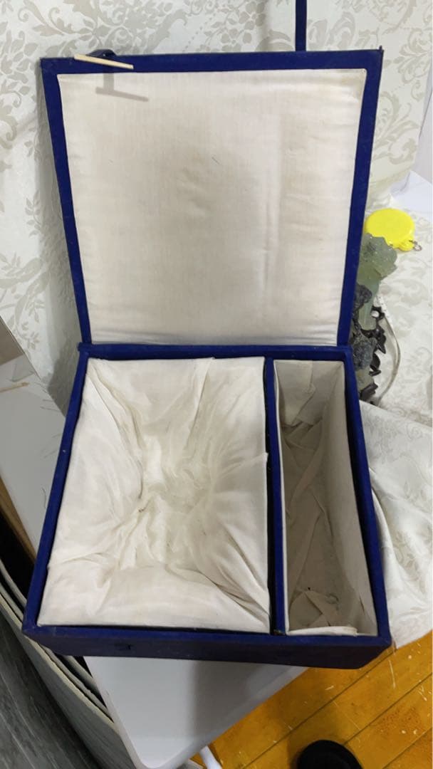 希少　中国骨董　美術品　翡翠　青島獅子　天然石　置物　年代物　台座付き　箱付き