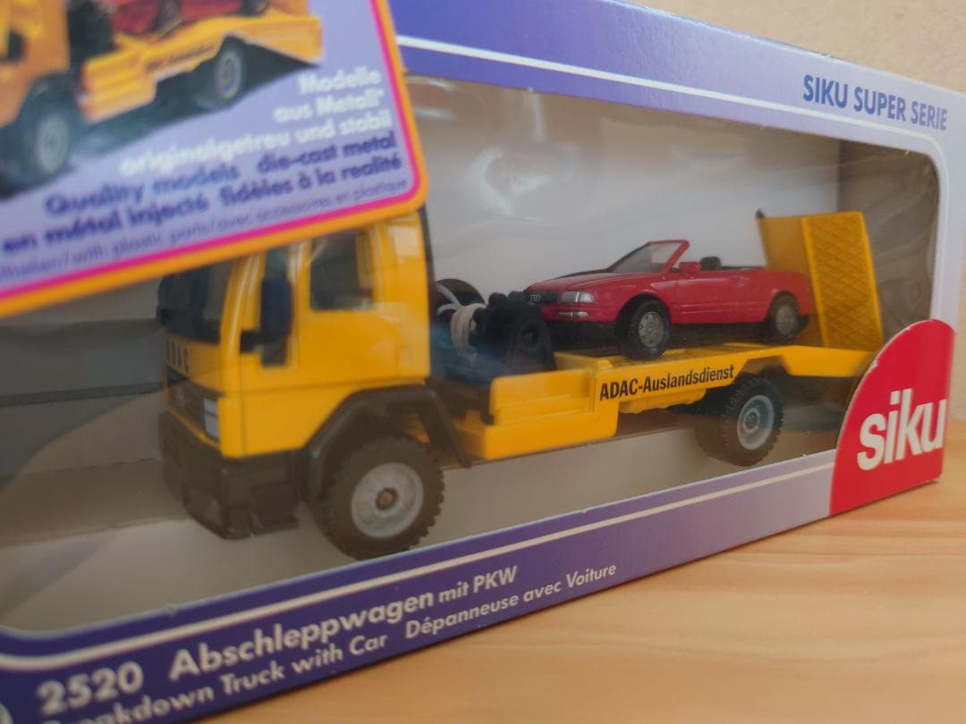 1/55 Siku(ジク)　 ADAC(ドイツ自動車連盟)車積載車＋乗用車